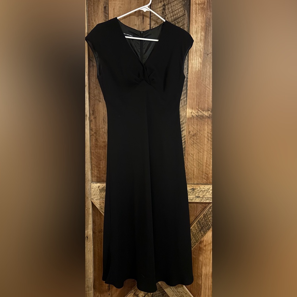 Jones New York classic black dress. Cocktail length, fully lined- size 10. - Picture 1 of 6